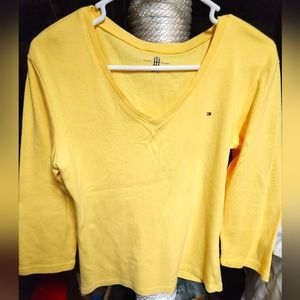 Tommy Hilfiger womens Yellow mid sleeve v-neck pullover